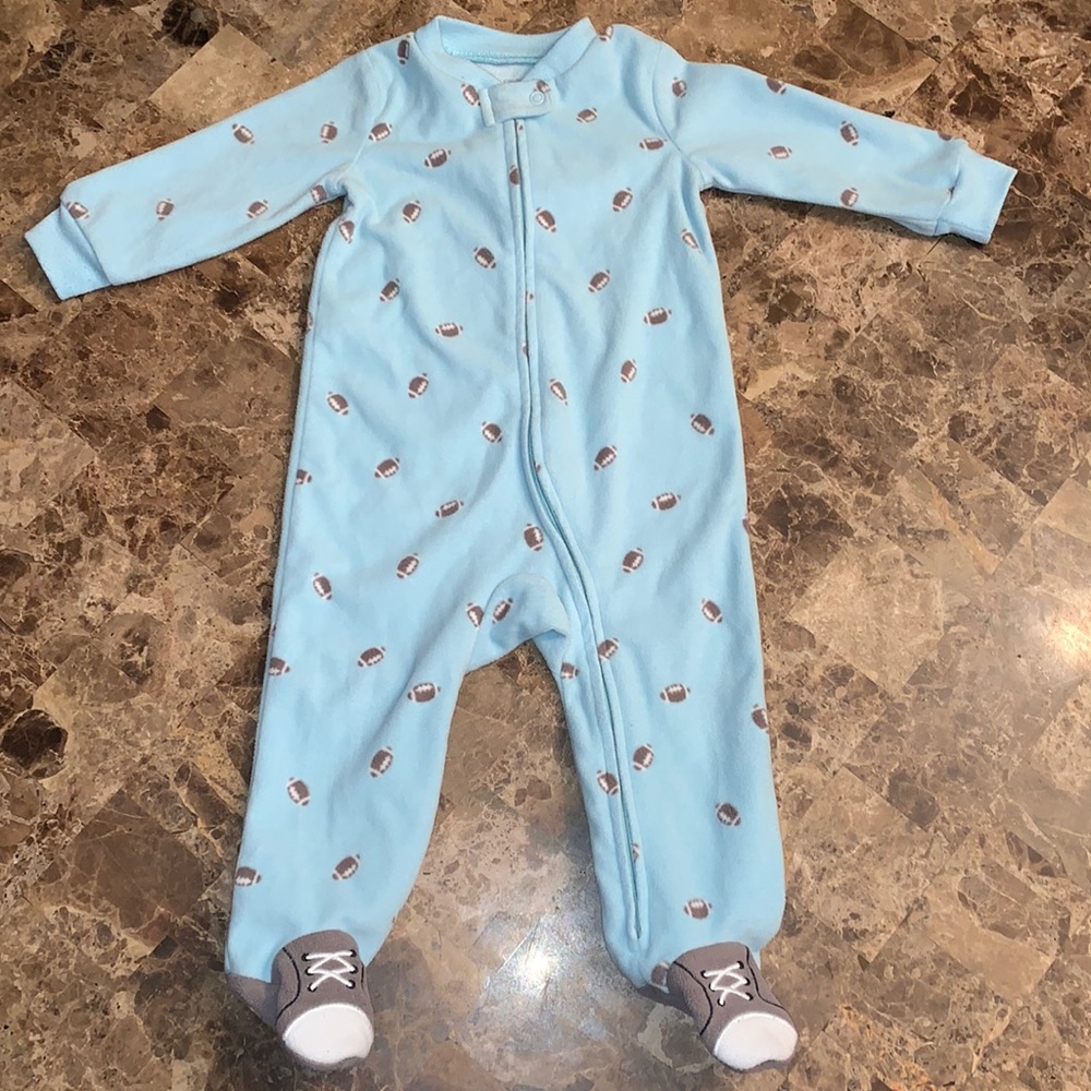 Carter’s onesie, 9mos, super cute and cozy!